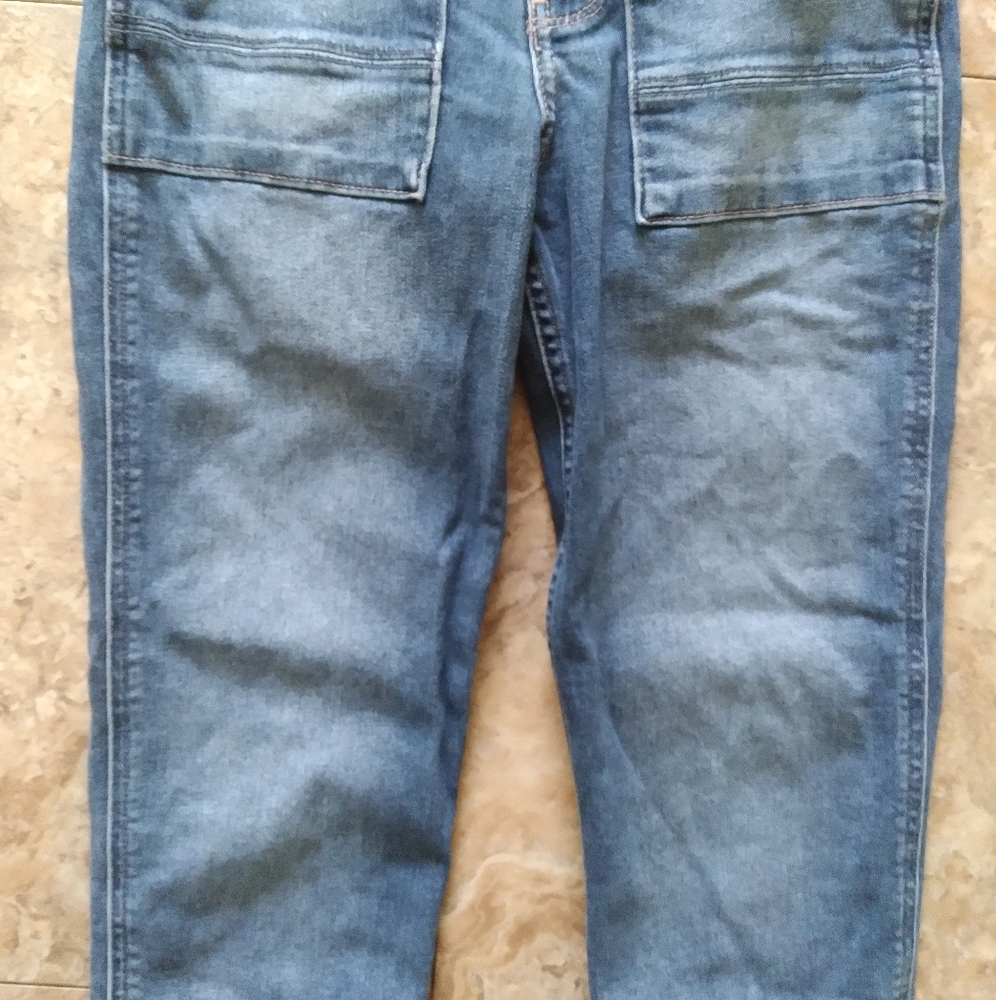 Hollister Ultra High-Rise Mom Jeans, size 00R - Picture 3 of 10